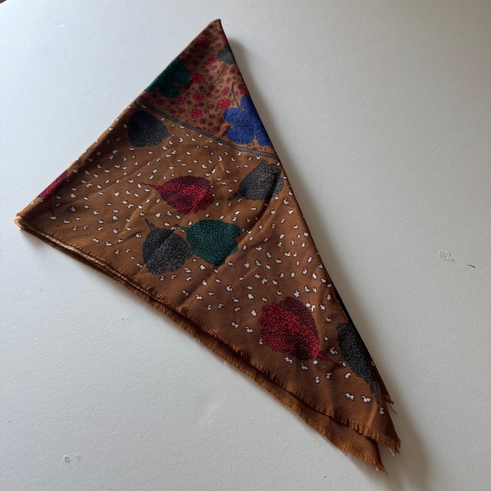 EXPRESS Womens Scarf Floral Multicolor Large 34X34 RN 55285 Made in Italy Casual - Picture 7 of 8